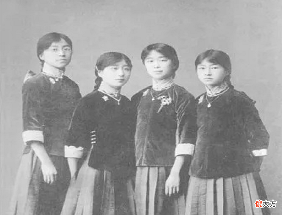 【爱历史】林徽因罕见老照片：在欧洲度蜜月，带6岁女儿骑驴，美得不可比拟