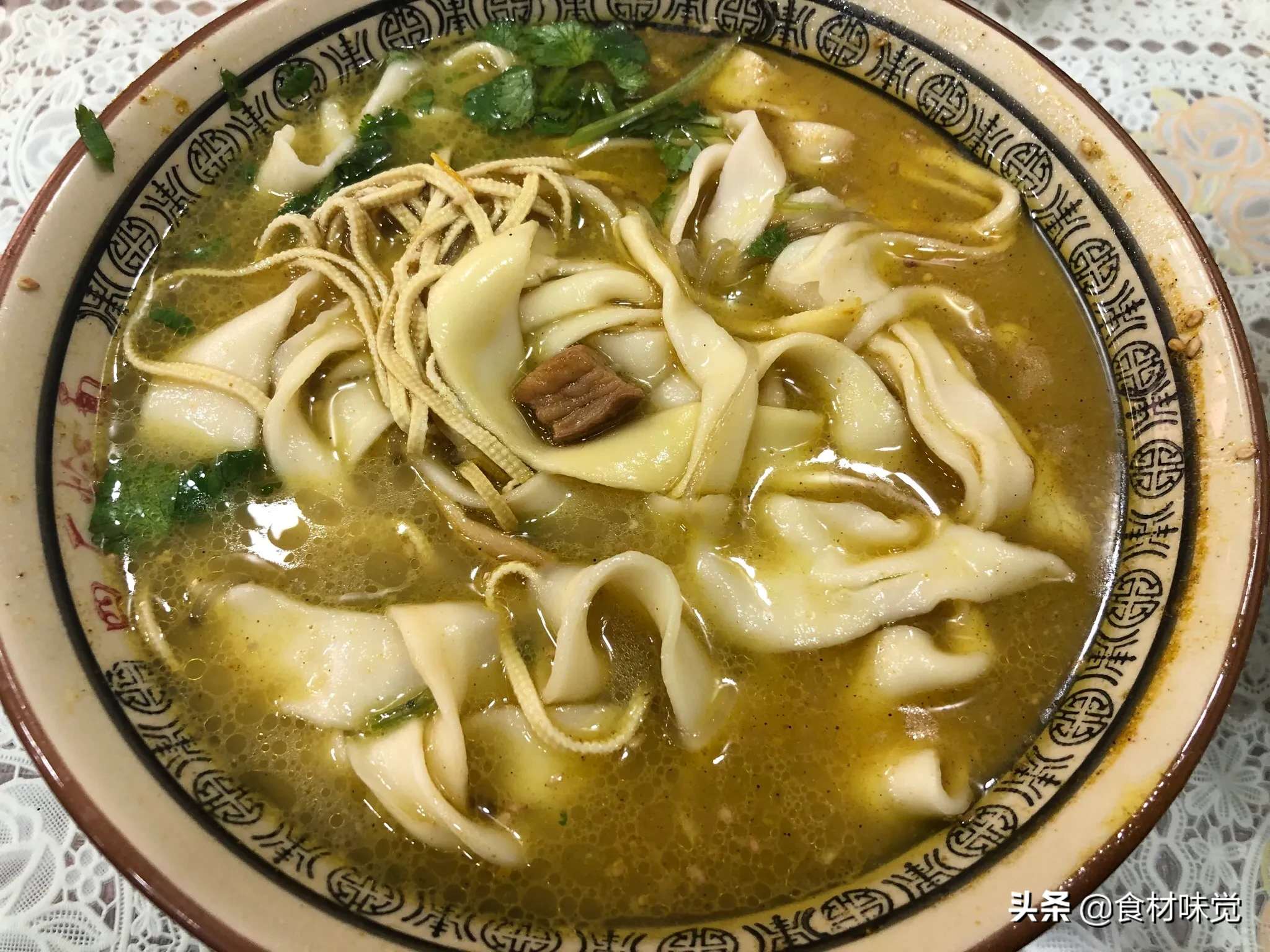 郑州的工资对不起郑州的烩面，四厂烩面涨到了16元一碗，生意依旧火爆！