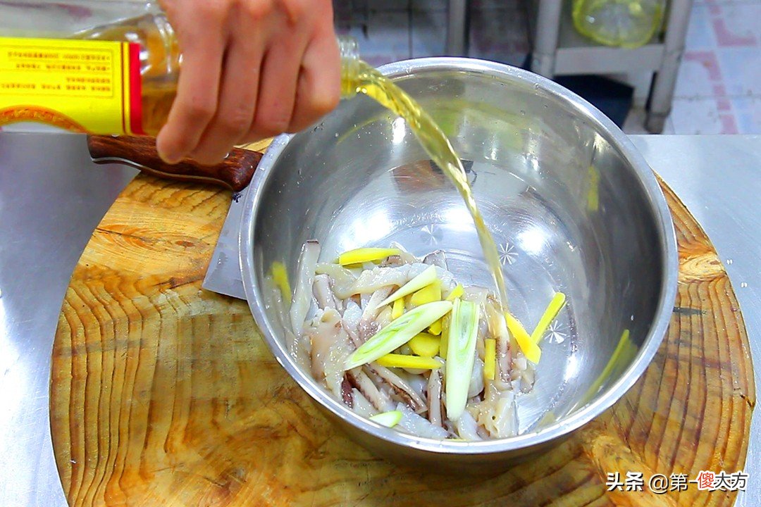 酒店大厨教你鱿鱼怎么炒 酒店炒鱿鱼的做法