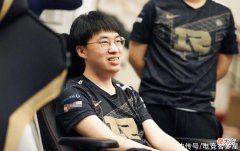 【游戏迷】小虎夸赞chovy飞机玩得好，引起LCK网友不满？为什么不提Faker
