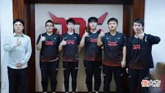 【游戏世界】JDG五连胜领跑LPL,Kanavi游戏理解封神,369上路对线打崩Zoom!