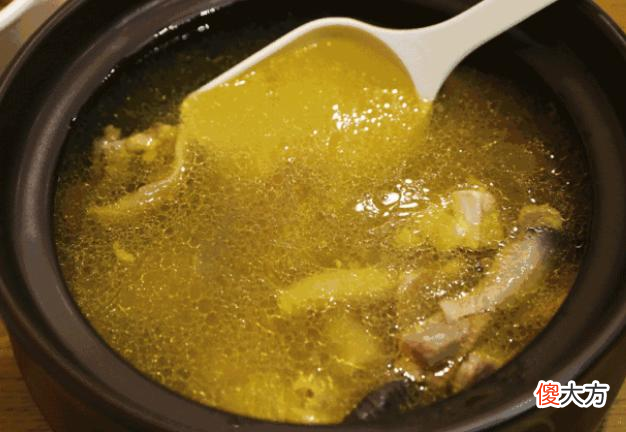 老母鸡跟什么煲汤才好喝 老母鸡和什么食材煲汤好喝，老母鸡煲汤的常见搭配