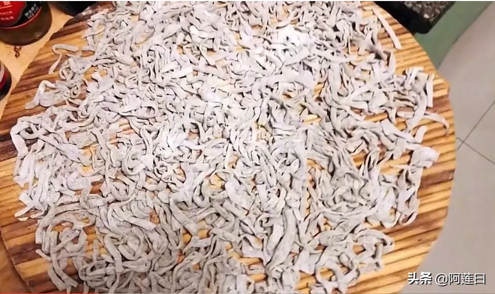 79岁的男人了，怎么就那么懒呢，按说自己的亲爹，不应该这么说他，可我就是气不过