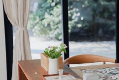 我们老两口一到逢年过节就有点别扭，这几年好多了，怎么好的呢，是我忍了,偷笑