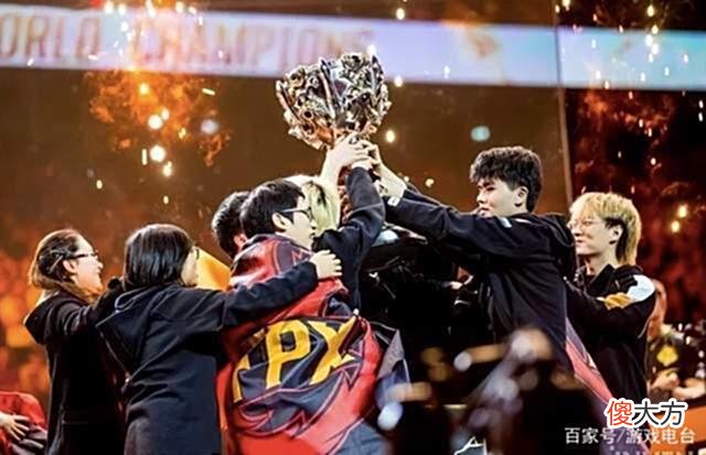 【游戏世界】开赛即垫底？FPX在LPL表现抢眼却惨遭4连败，粉丝：从天堂到地狱
