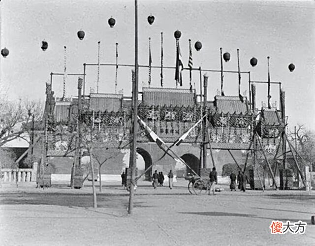 【爱历史】1918年，民国大总统阅兵仪式现场老照片，你看看是哪位总统？