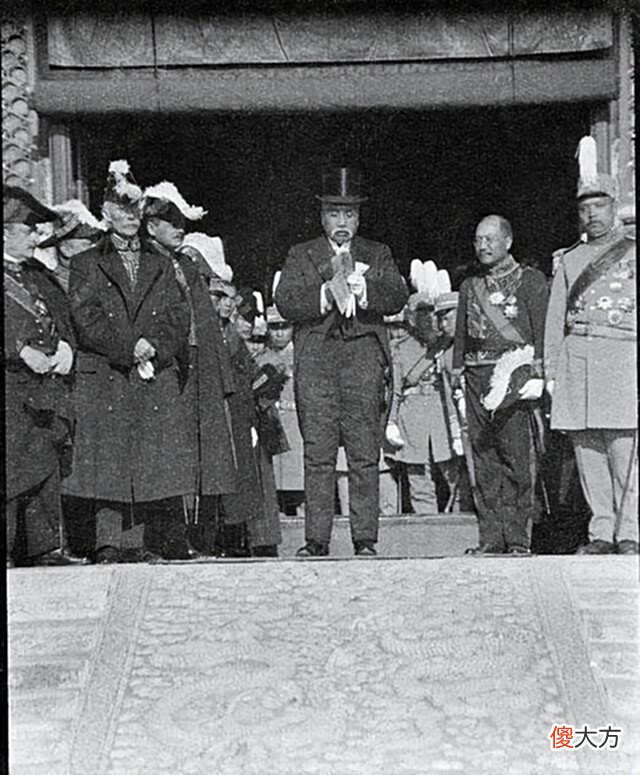 【爱历史】1918年，民国大总统阅兵仪式现场老照片，你看看是哪位总统？