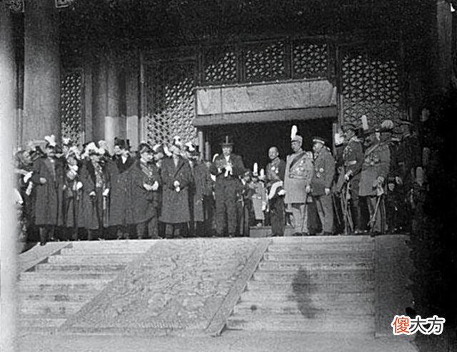 【爱历史】1918年，民国大总统阅兵仪式现场老照片，你看看是哪位总统？