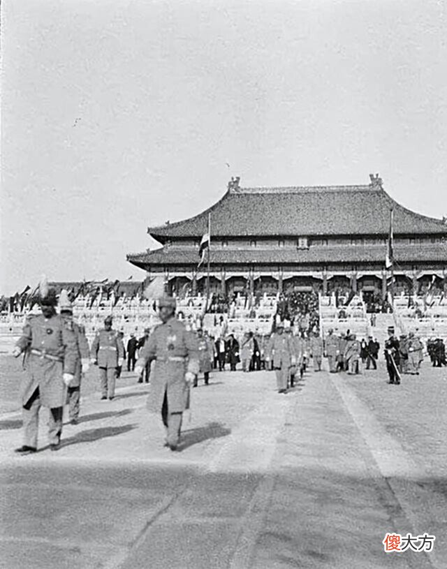 【爱历史】1918年，民国大总统阅兵仪式现场老照片，你看看是哪位总统？
