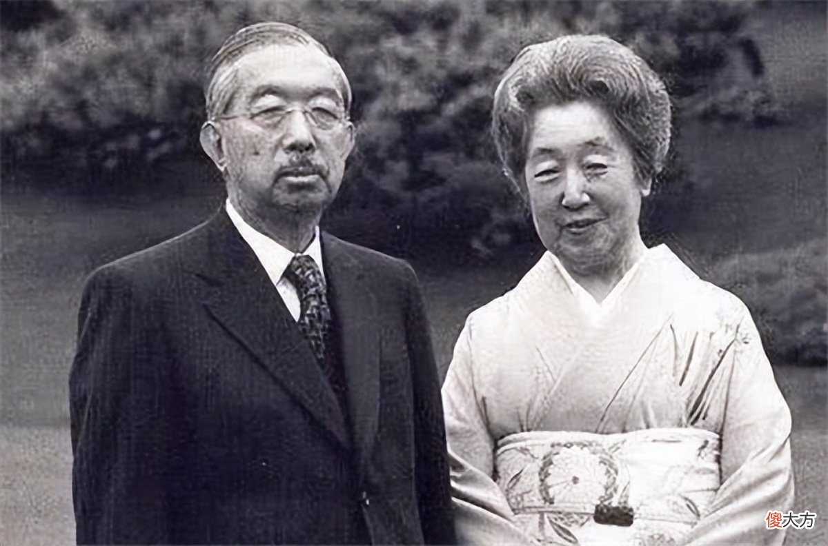 【历史故事】日本战败后,麦克阿瑟问天皇:你为何不切腹?天皇冷冷说了四个字