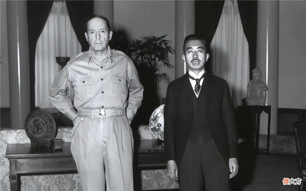 【历史故事】日本战败后,麦克阿瑟问天皇:你为何不切腹?天皇冷冷说了四个字