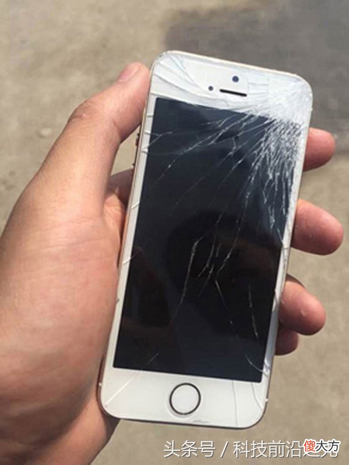 iphone手机屏幕不小心摔碎了 苹果手机屏幕碎了有什么好的