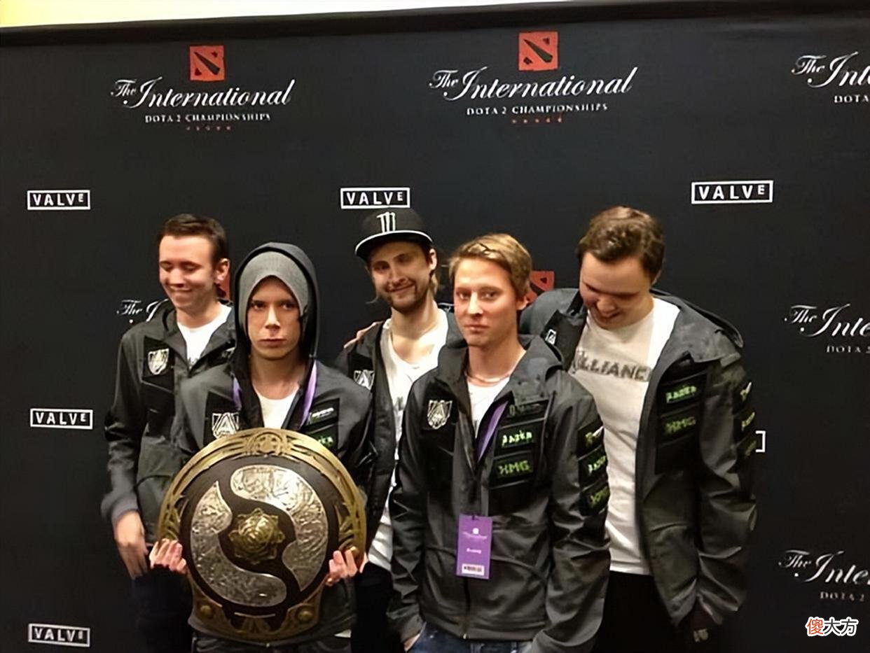 【游戏迷】Dota2-TI3冠军战队又被“喷”了？继Snow后，又一位解说疯狂辱A！
