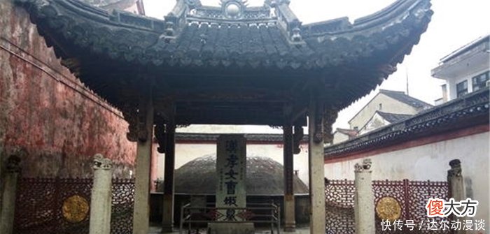 【爱历史】曹操路过一女子墓碑，上面写8字，为何走30里后才解释8字的意思？