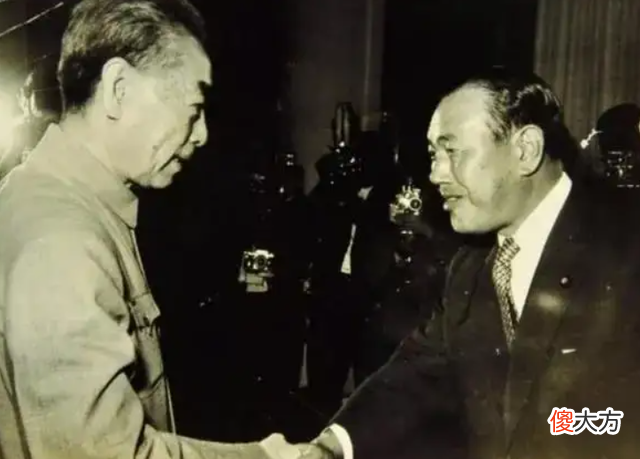 【历史故事】邓小平访日，记者刁难：钓鱼岛属于哪个国家？邓小平回答折服众人