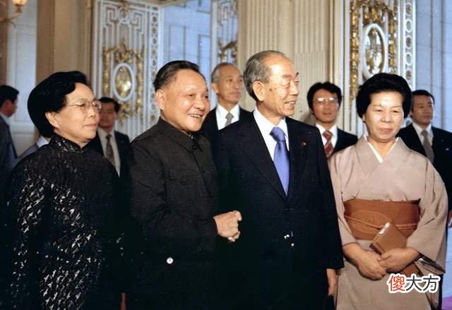 【历史故事】邓小平访日，记者刁难：钓鱼岛属于哪个国家？邓小平回答折服众人
