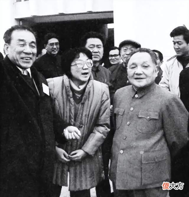 【历史故事】邓小平访日，记者刁难：钓鱼岛属于哪个国家？邓小平回答折服众人