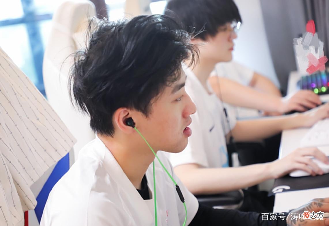 【游戏迷】LPL夏季赛：阿水送温暖，刘青松尽力了，TES击败BLG，UZI嗓子喊哑