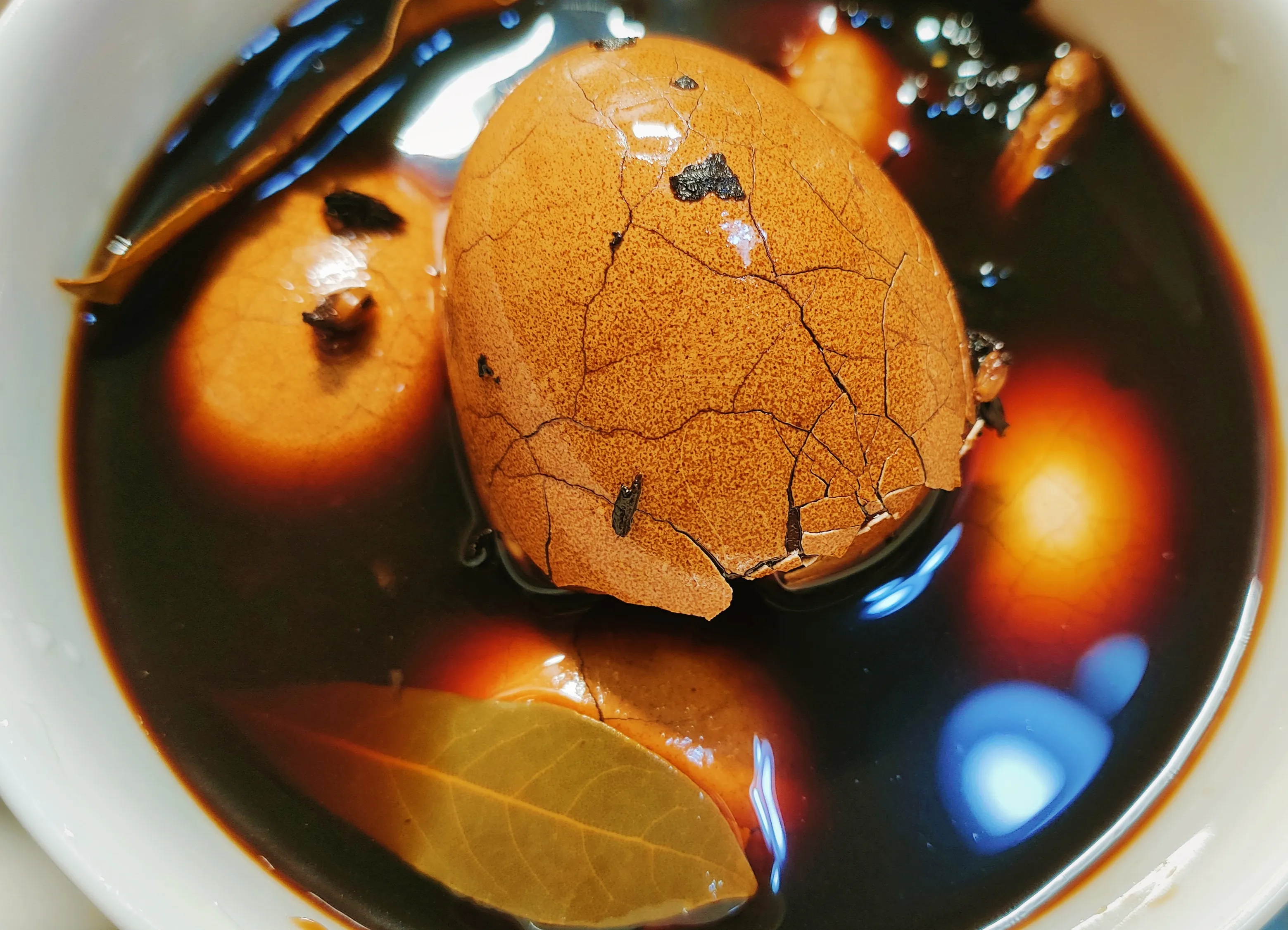 明天就要回老家，怕冰箱里鸡蛋浪费了，做了茶叶蛋，煮了3个多小时