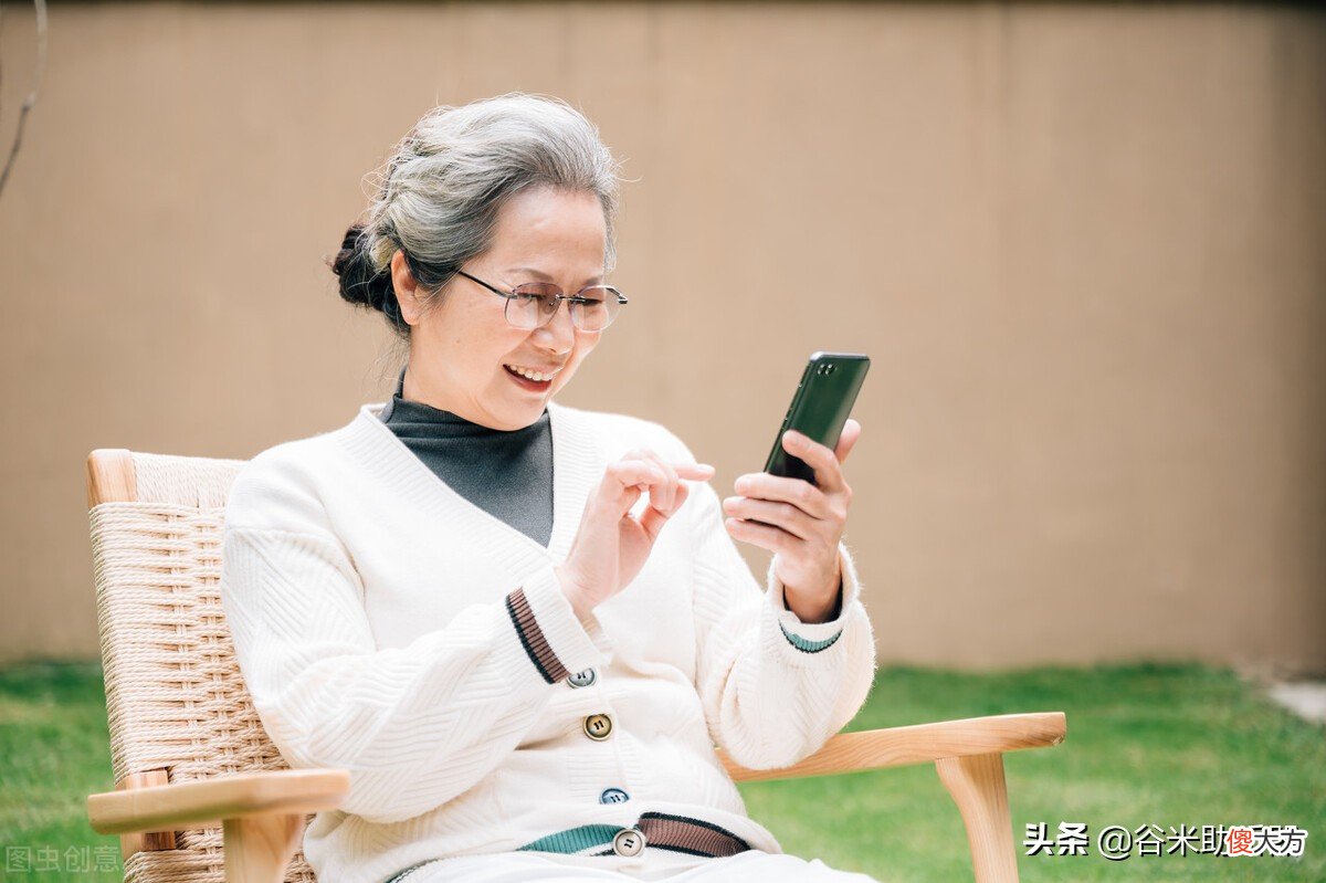 对于那些不会使用智能手机的老人 非智能老年手机什么牌子好