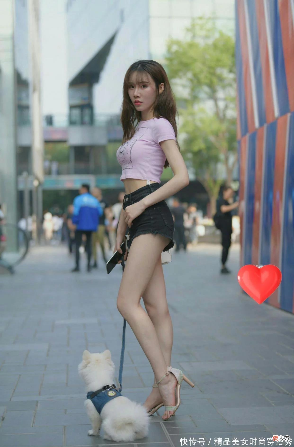 【时尚一点】小姐姐下楼遛个狗而已，值得穿搭成这样吗？