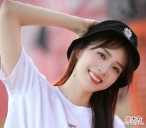 【游戏迷】余霜赛后采访小天,提问时故意挑起队内矛盾,嘲讽中野是表面兄弟情
