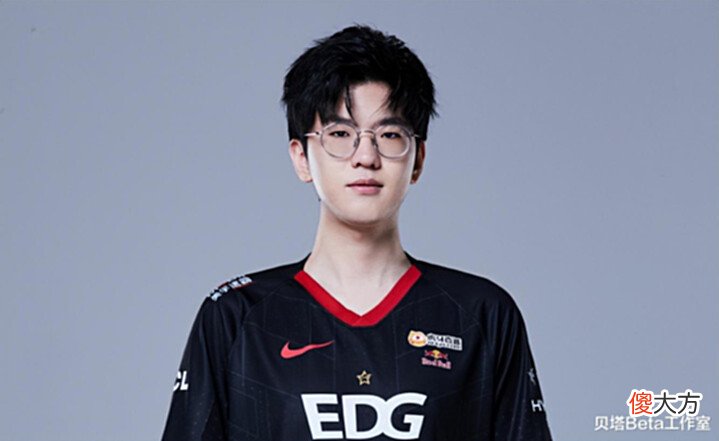 【游戏迷】jiejie惨遭Scout粉丝狂喷！只因他调侃Scout：传承了Faker的嘴硬