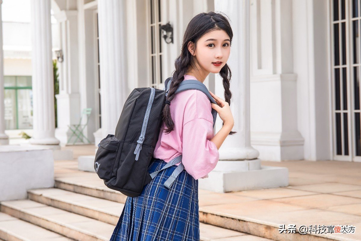 颜值力MAX的小新多彩双肩包 联想小新多彩系列双肩包