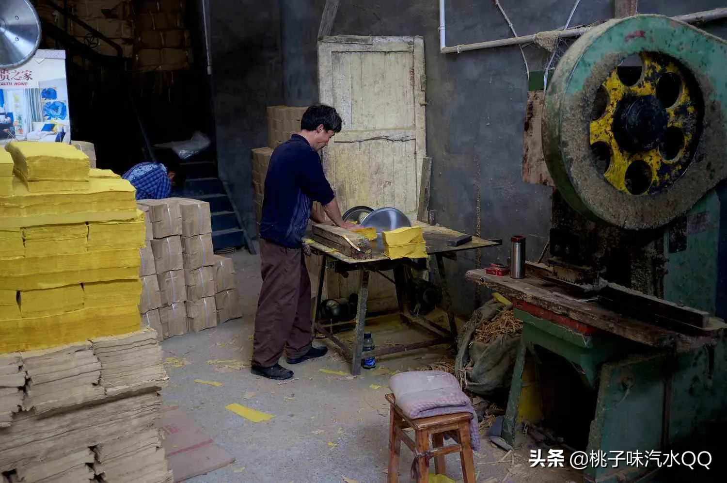 现在社会发达了，我们上厕所都有卫生纸，柔软舒 适,据考古推测，纸张真 正被发明出