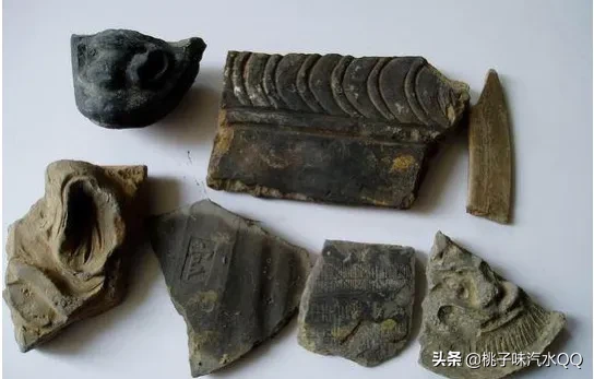 现在社会发达了，我们上厕所都有卫生纸，柔软舒 适,据考古推测，纸张真 正被发明出