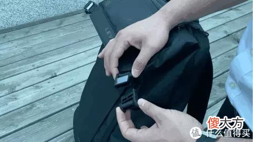 【就爱时尚】商务气息满满，又可扩容的双肩包，颜值与实用并存的地平线8号旅行机能包