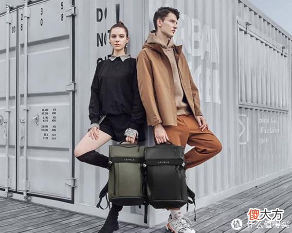 【就爱时尚】商务气息满满，又可扩容的双肩包，颜值与实用并存的地平线8号旅行机能包