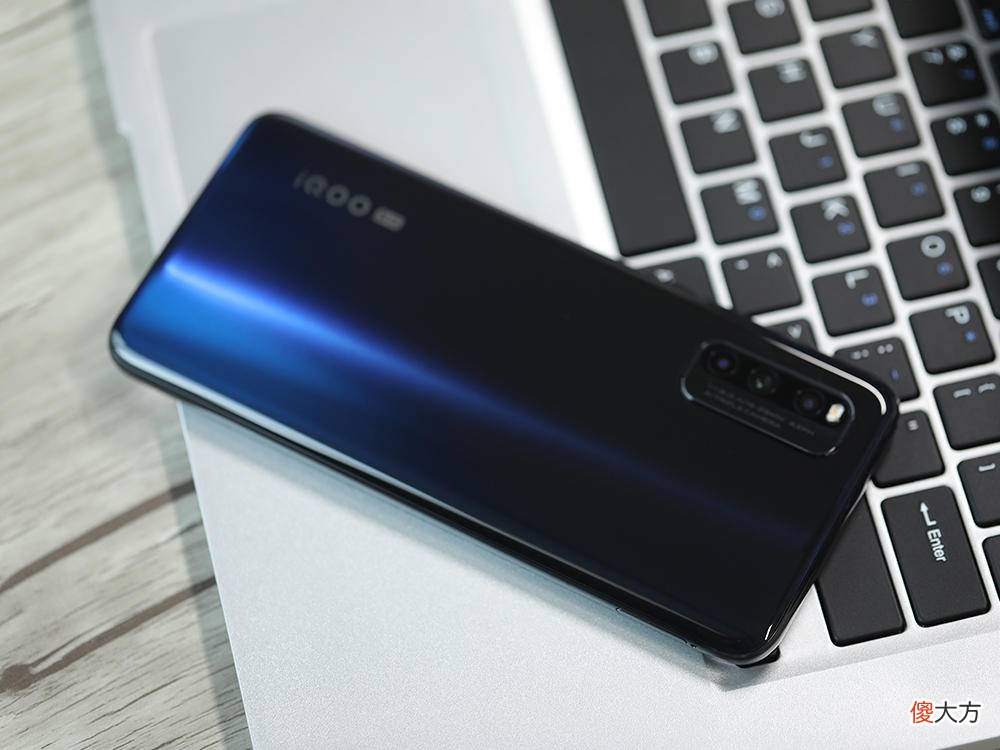 堆料十足的一款5G手机 z1配什么手机好