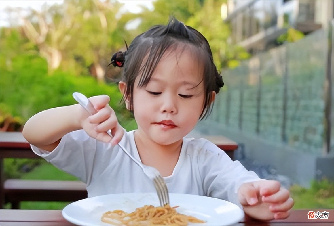 家长注意：夏季养娃，这4件事别做错，当心伤娃，还耽误长个子