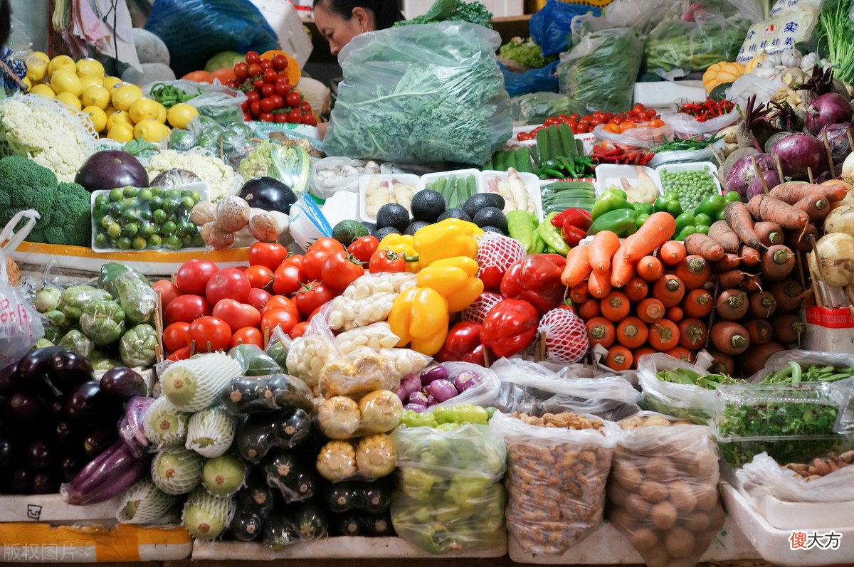 蔬菜是 vegetable，菜市场才不是 vegetable marke