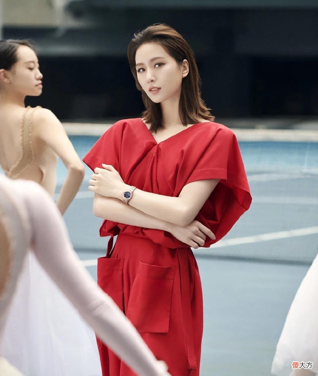 【时尚一点】女人不管多少岁，尽量少穿这5种颜色，看似很高级，其实很显老