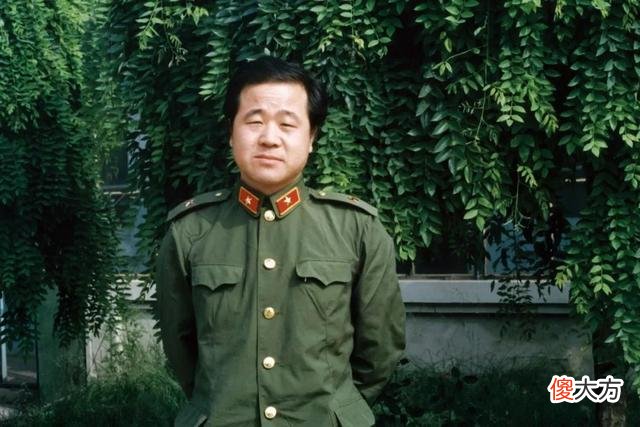 1984年，莫言在地摊上淘到一本百年孤独，才看了一会