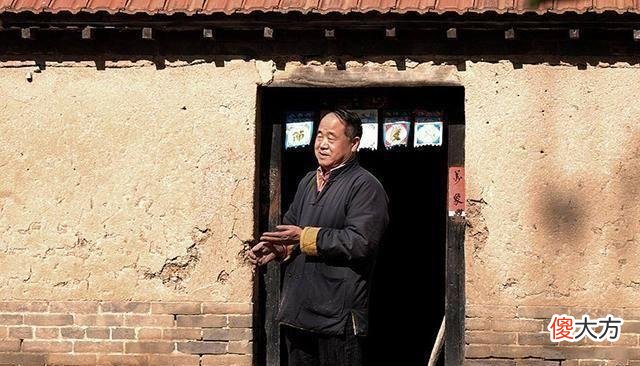 1984年，莫言在地摊上淘到一本百年孤独，才看了一会