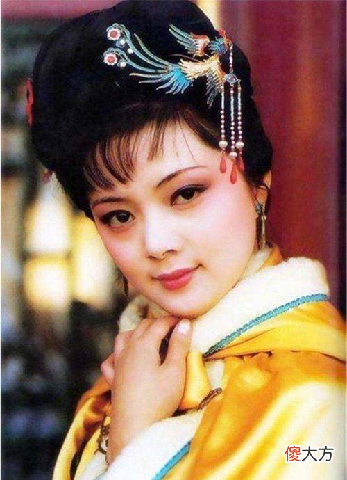 【爱历史】贾宝玉挨打,钗黛表现不同,宝钗、袭人做公关得实惠,黛玉心疼