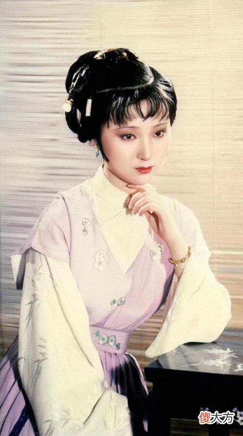 【爱历史】贾宝玉挨打,钗黛表现不同,宝钗、袭人做公关得实惠,黛玉心疼