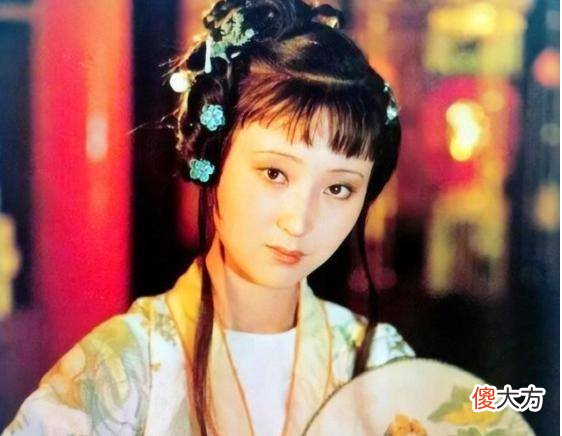 【爱历史】贾宝玉挨打，钗黛表现不同，宝钗、袭人做公关得实惠，黛玉心疼