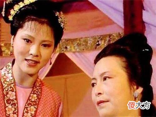 【爱历史】贾宝玉挨打，钗黛表现不同，宝钗、袭人做公关得实惠，黛玉心疼