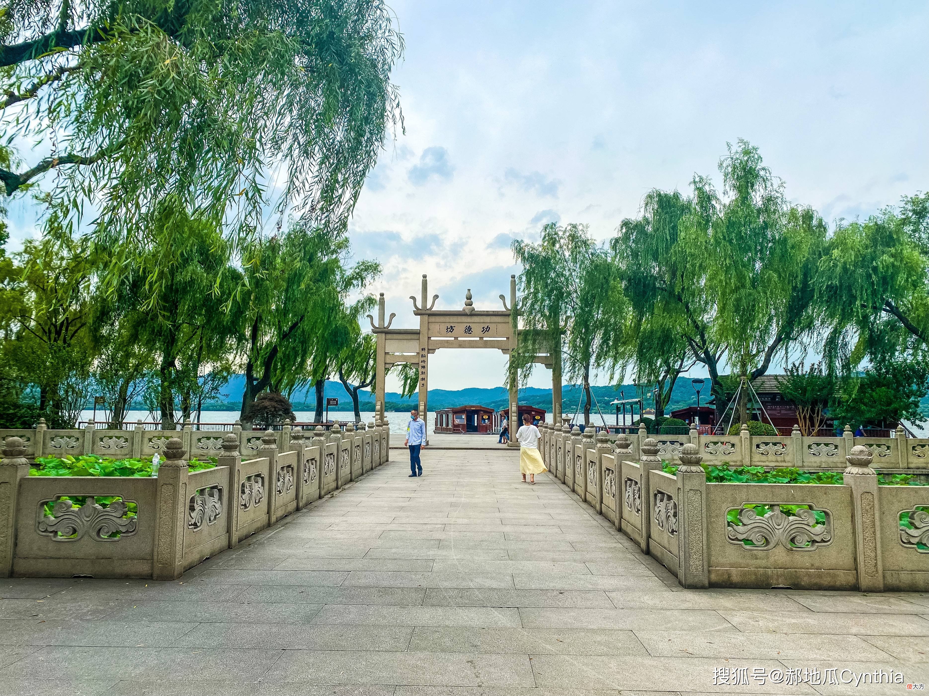 【爱历史】吴越国王钱弘叔顺应历史潮流，在西湖边建造了一座钱王祠