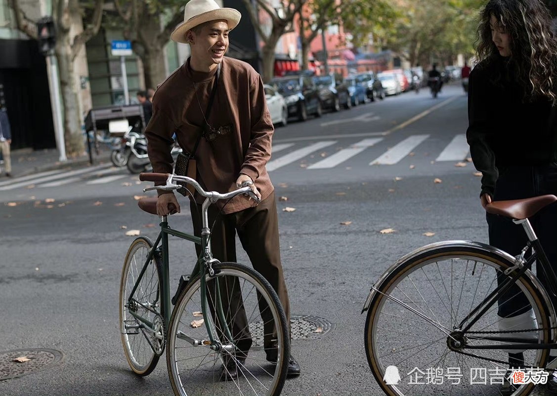 【就爱时尚】上海人的时尚生活，悠然自得，人手一辆自行车