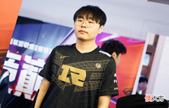 【游戏迷】Rookie首发悬了！RNG被V5赛娜体系制裁，UZI：小P太狂