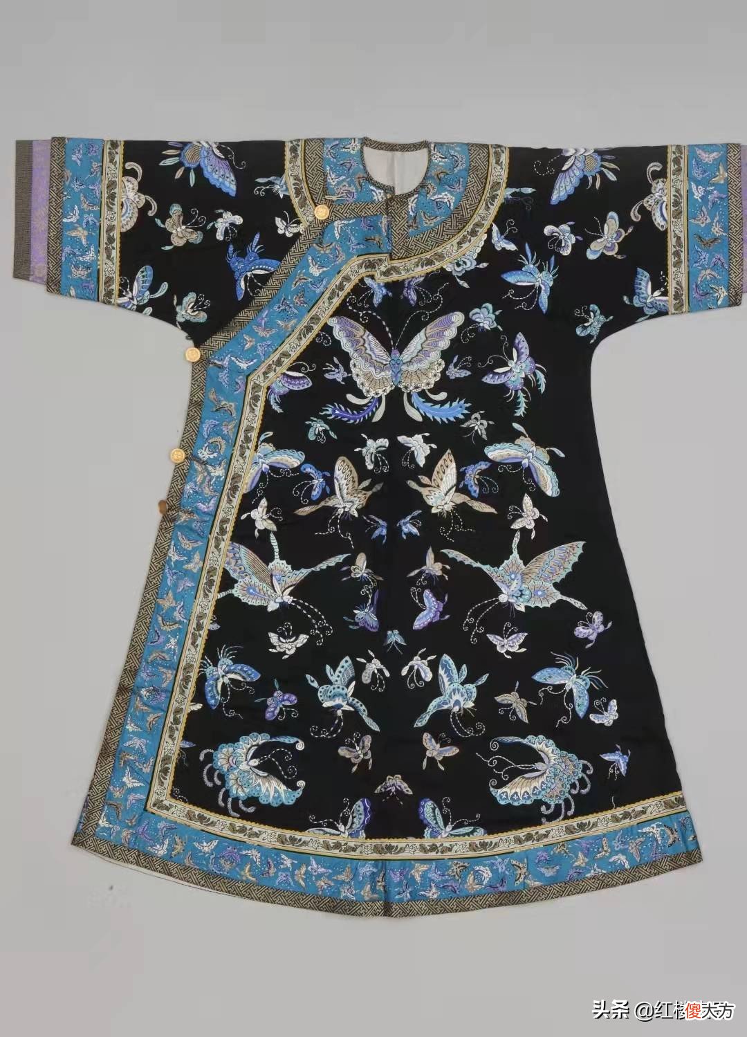古代的一些服饰，在现今一些女性看来，也许太宽大显笨拙
