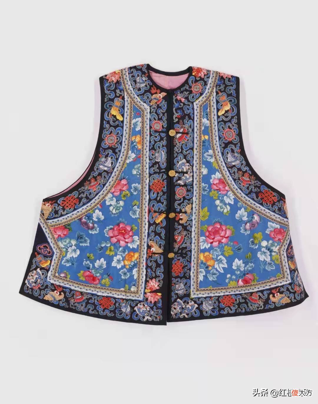 古代的一些服饰，在现今一些女性看来，也许太宽大显笨拙