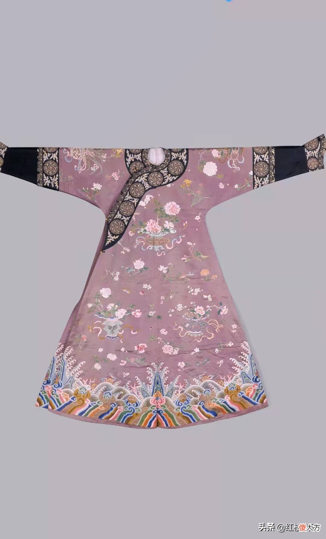 古代的一些服饰，在现今一些女性看来，也许太宽大显笨拙