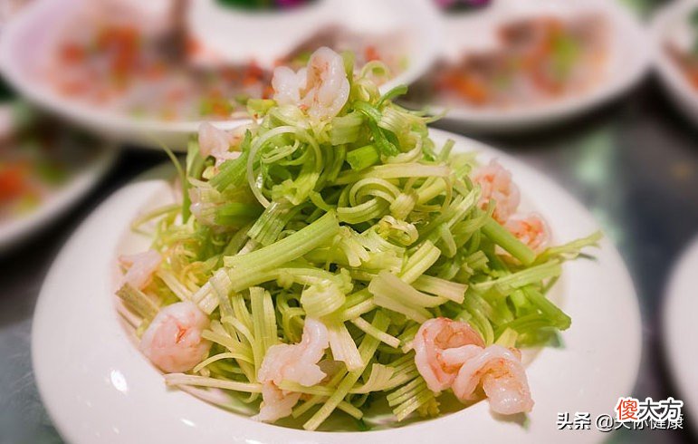 吃芹菜有禁忌吗 芹菜禁忌什么人不能吃