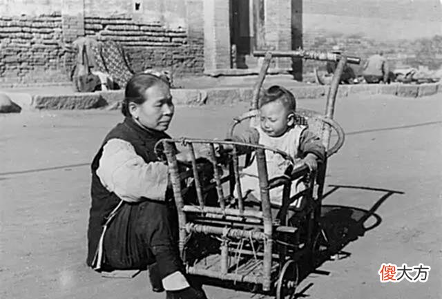 【爱历史】珍贵老照片：1940年代的北平胡同生活